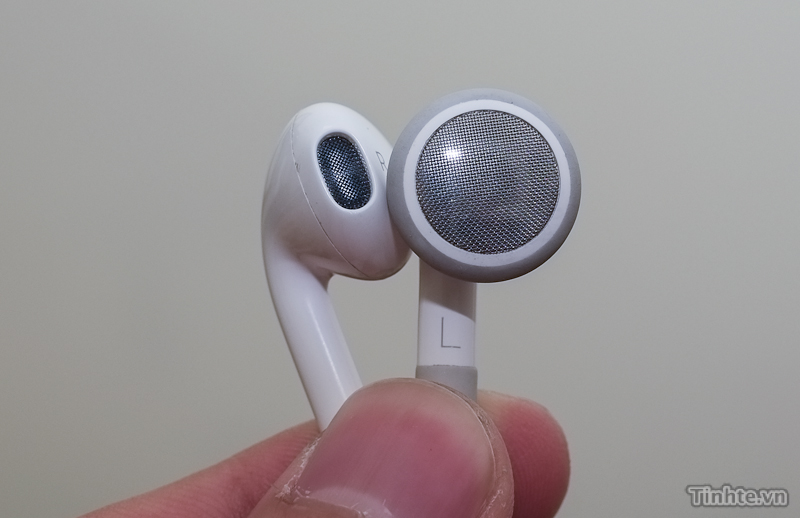 Iphone звук наушники. Apple Earpods with 3.5mm Headphone Plug. Наушники от айфона 5s. Старые наушники эпл. Наушники от айфона старые.