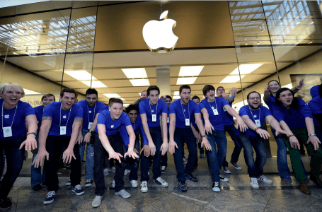 Apple employee salaries