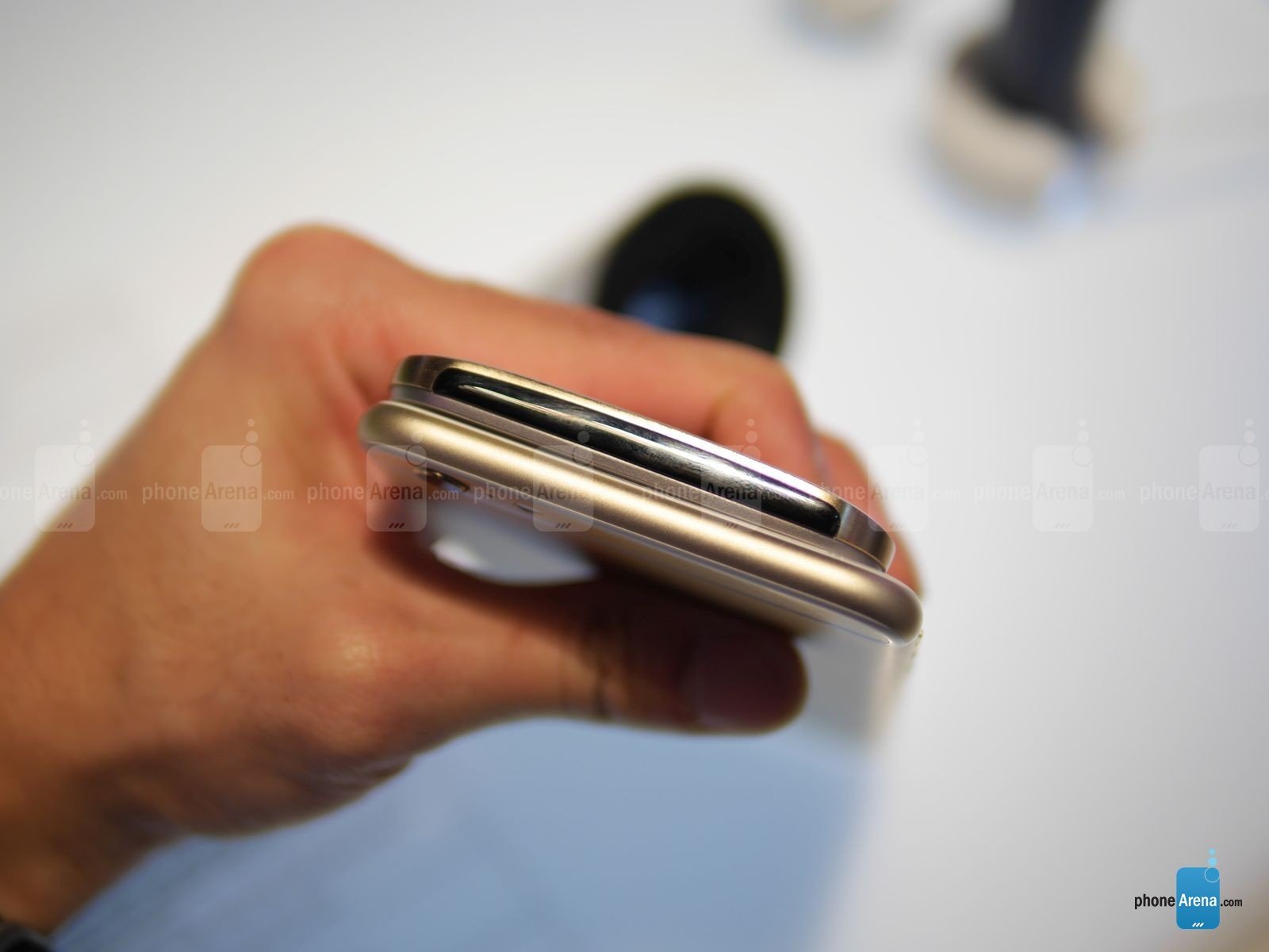 Confronto del design di HTC ONE M9 e iPhone 6 Plus 4