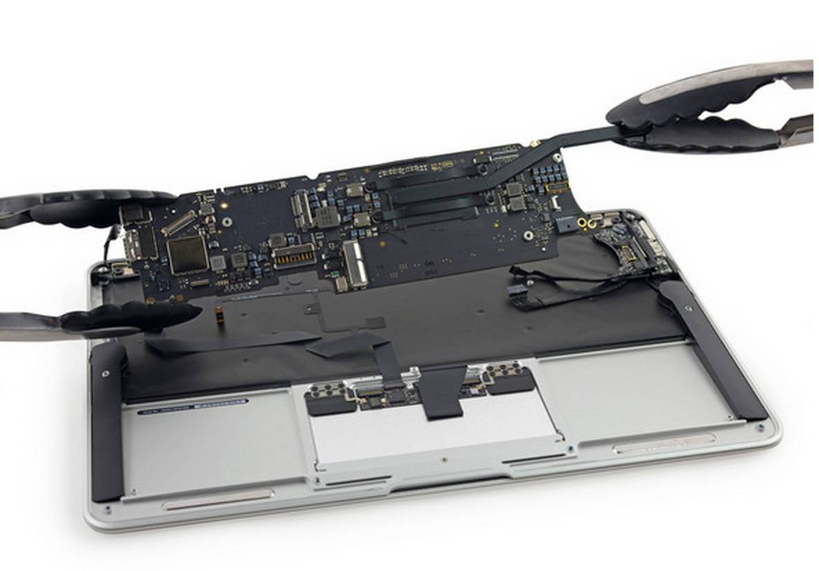 MacBook Air 2015 disassembly 1