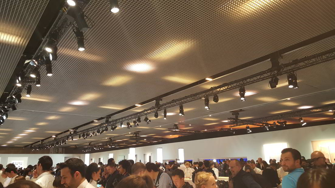 Samsung Galaxy S6 Edge MWC 2015 camerafoto weergegeven