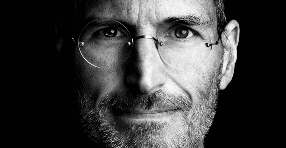 Steve Jobs aproape