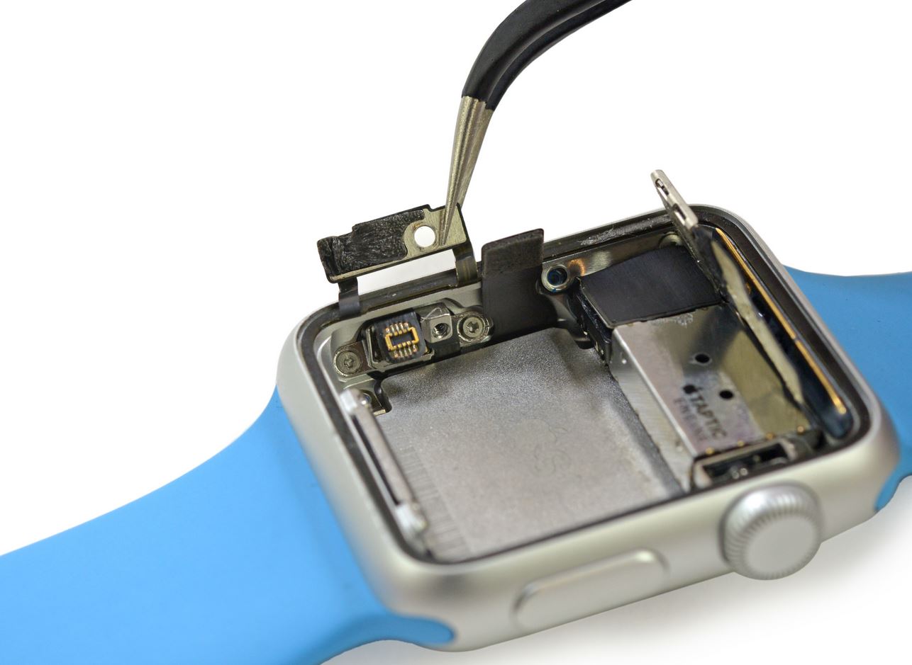 Zdemontowany Apple Watch 4