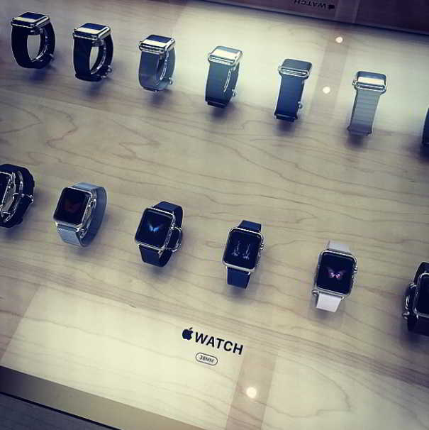 Apple Watch -pöytä Apple Store