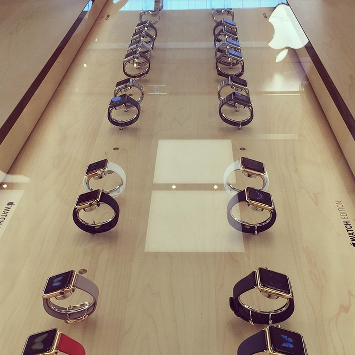 Testversion der Apple Watch im Store 5