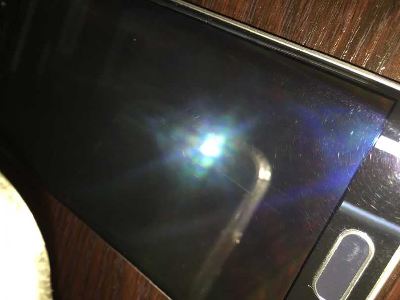 Samsung Galaxy S6 Edge scratched