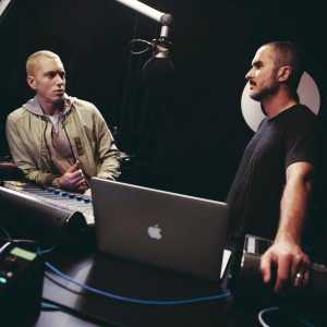 Zane Lowe Eminem pokonuje 1 Radio