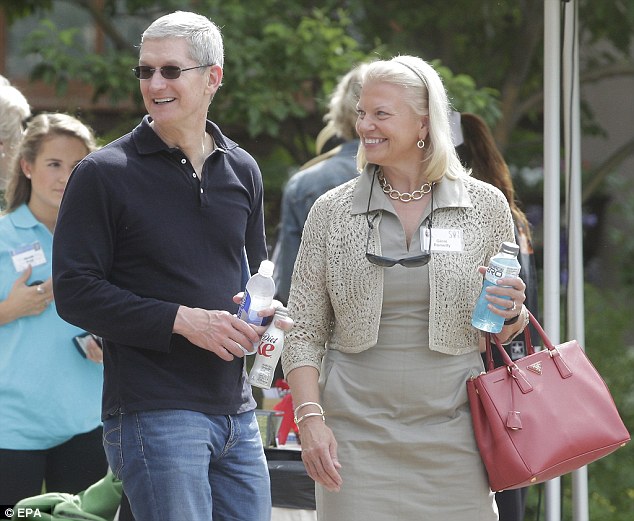 Tim Cook Bill Gates3