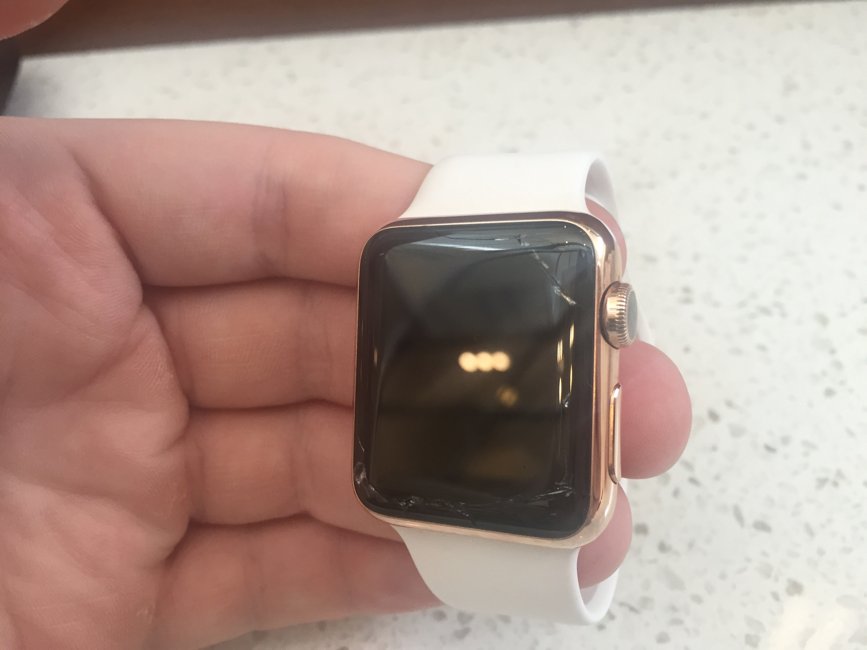 Pęknięty szafirowy ekran Apple Watch