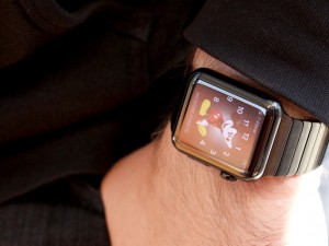 Apple Watch in der Hand