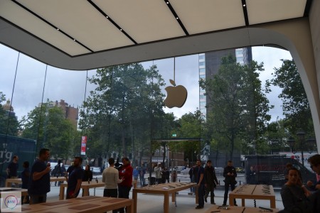 The first Apple Store designed by Jony Ive 2