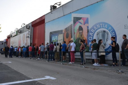 eMAG Apple Shop queue