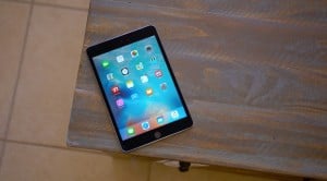 iPad Mini 4:n pakkauksen purkamisen vertailu iPad Mini 3