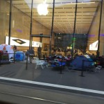 iPhone 6s lancering wachtrijen Apple Store Lagerbild