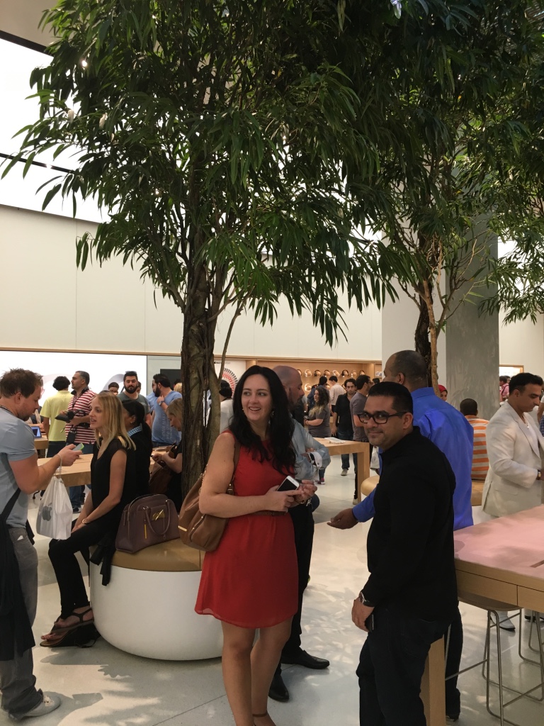 Sklep Apple Store Dubai Abu Zabi największy na świecie 1