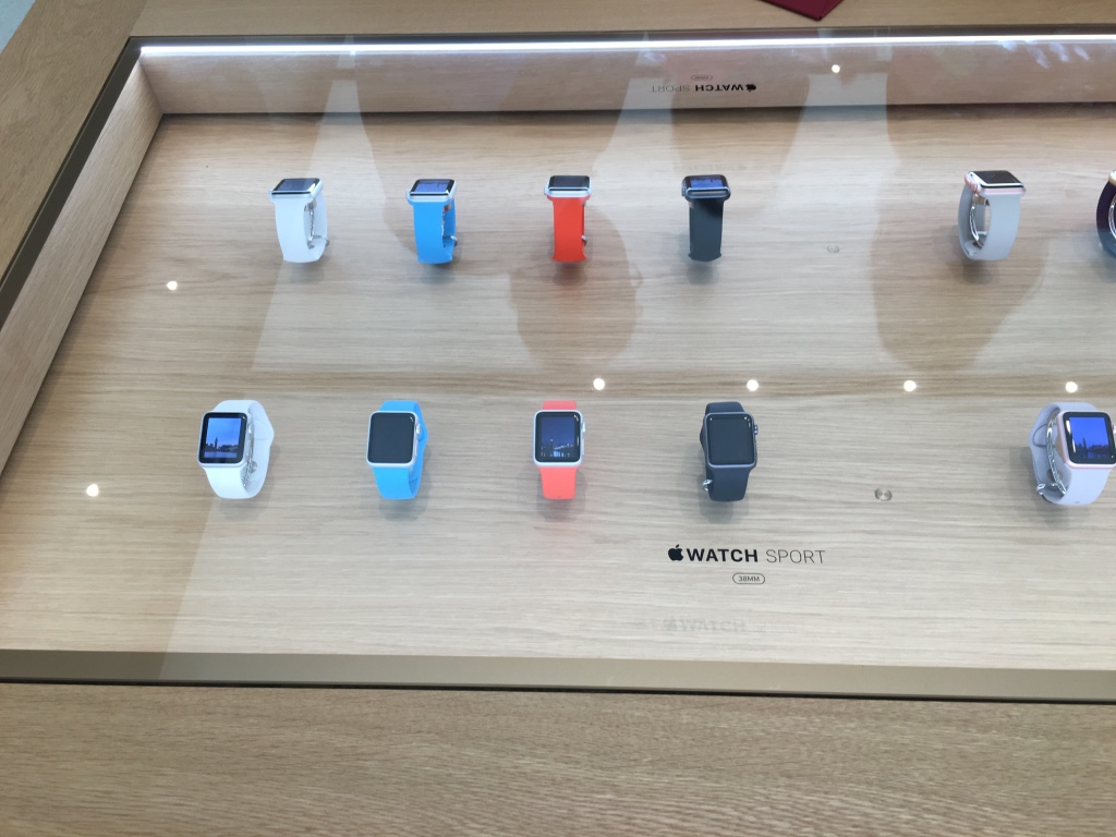 Apple Store Dubai Abu Dhabi il più grande del mondo 12