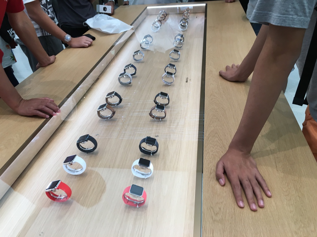 Sklep Apple Store Dubai Abu Zabi największy na świecie 13