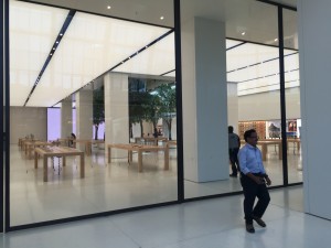 Sklep Apple Store Dubai Abu Zabi największy na świecie 2