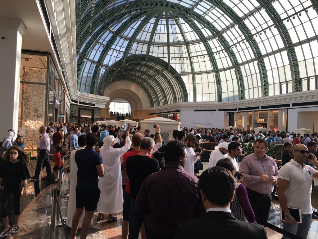 Apple Store Dubai Abu Dhabi la más grande del mundo 4