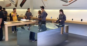 pöytä 3D Touch Apple Store