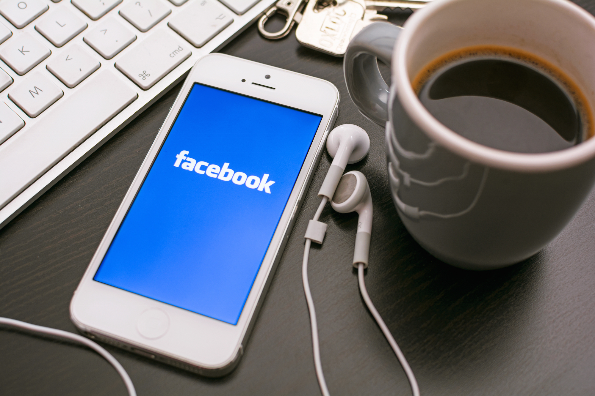 Facebook dwingt werknemers iPhones op te geven