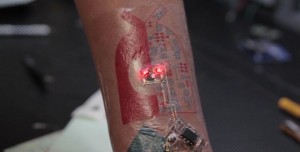 comunicazione wireless del tatuaggio