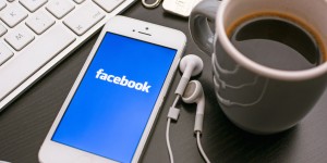 Facebook ritira le applicazioni dall'App Store