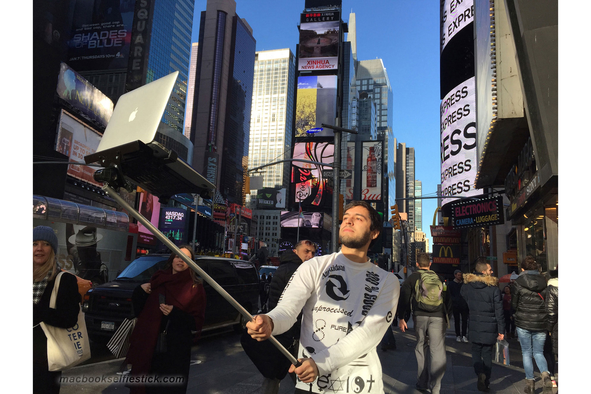 MacBook Selfie Stick - iDevice.ro