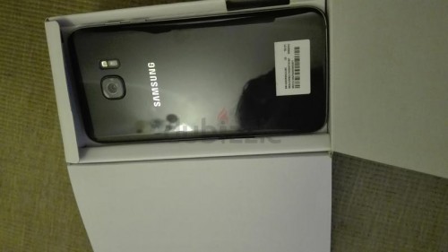 Samsung Galaxy S7 in box 1