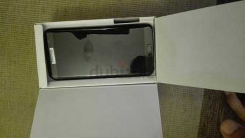 Samsung Galaxy S7 nella scatola