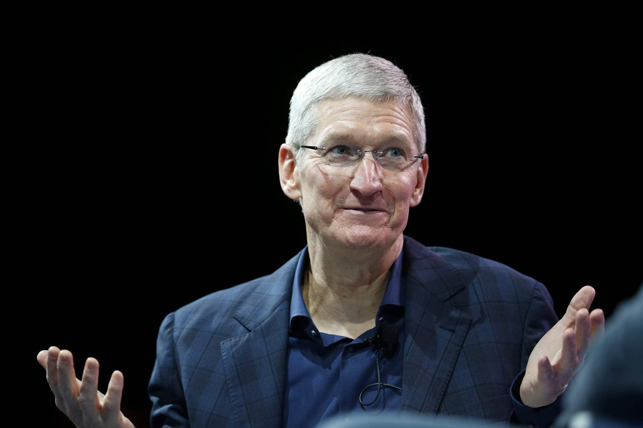 Tim Cook uhmaa FBI:tä - iDevice.ro