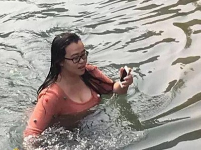 nainen pudotti iPhonen vettä