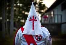 Ziua in care Tim Cook s-a opus Ku Klux Klan Ku Klux Klan Tim Cook