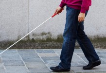 Trei elevi romani ne vor reprezenta la targul de tehnologii din SUA dispozitiv pentru nevazatori