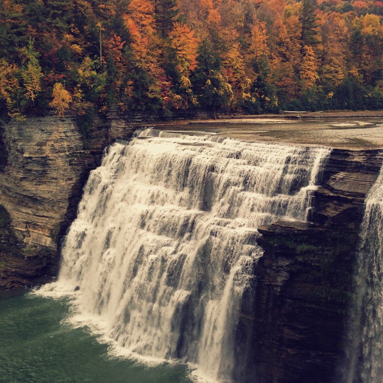 Wallpaper pentru iPhone, iPod si iPad – 08.04.2016