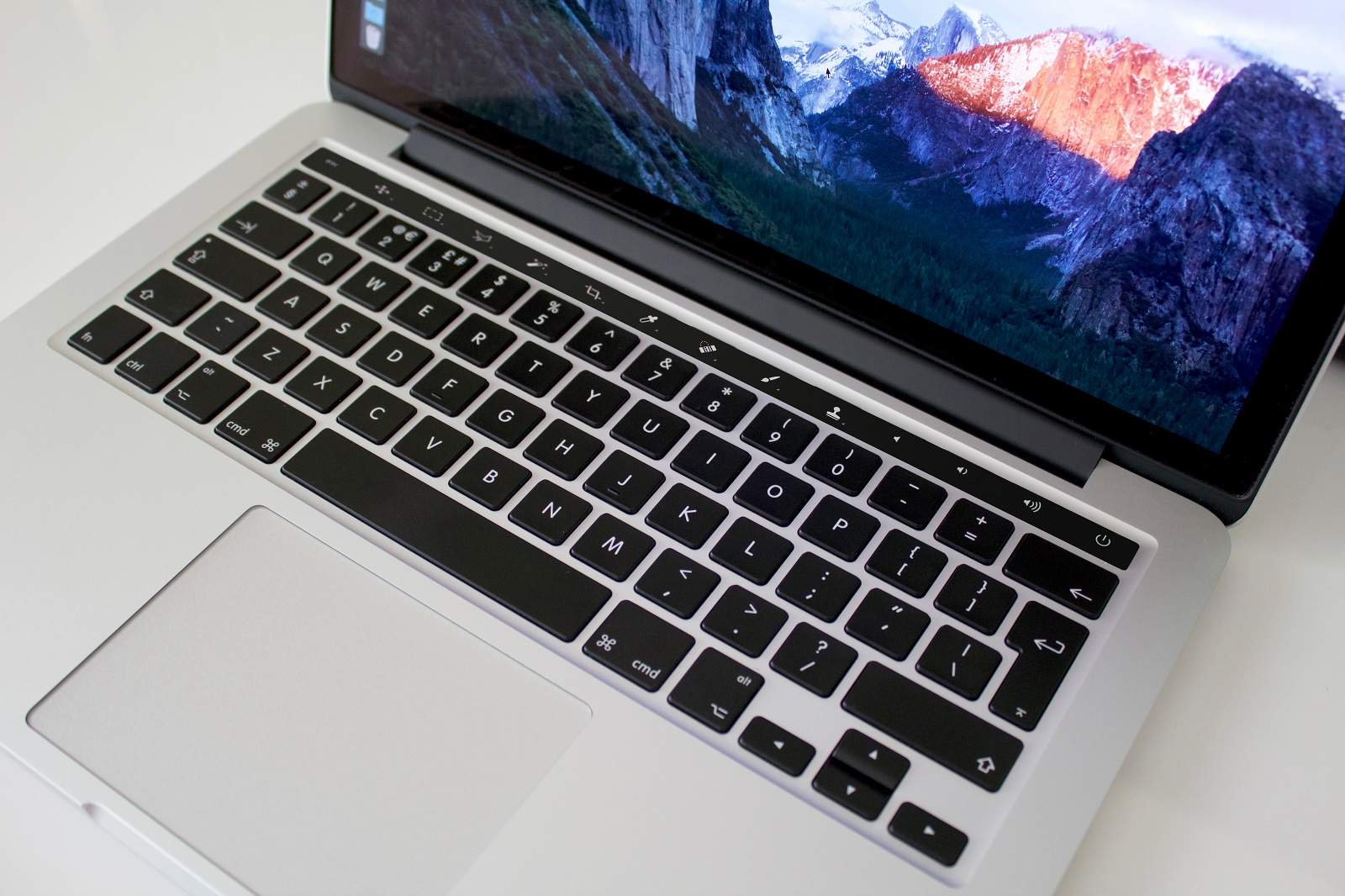 MacBook Pro OLED-tastatur