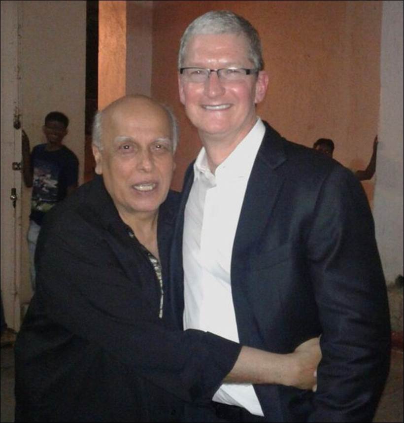 Tim Cook fester i Indien 1