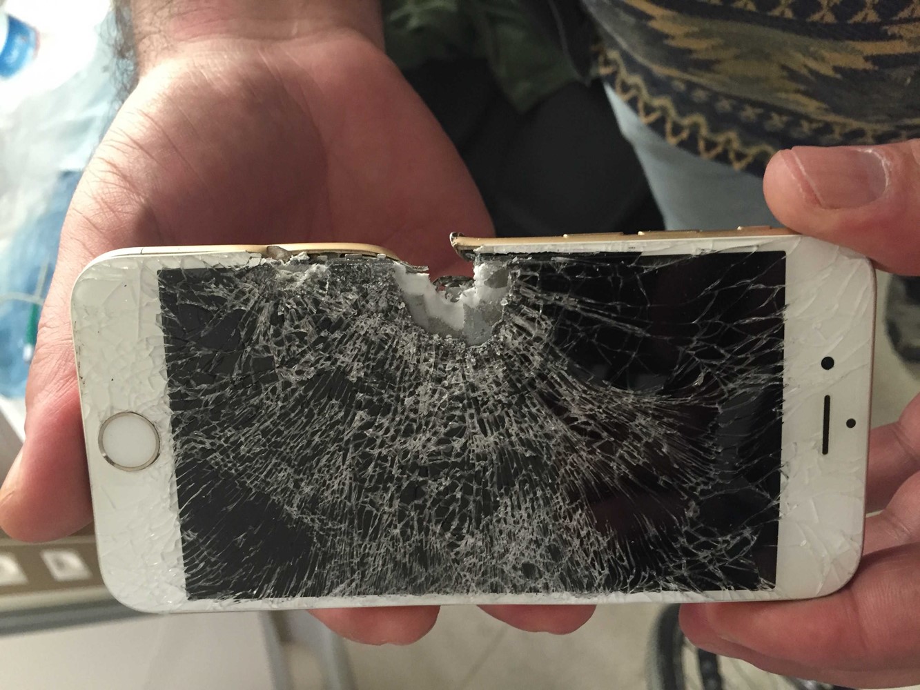 iPhone salvat soldat