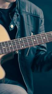 papers.co-nc10-guitar-classical-music-art-guy-34 | iDevice.ro