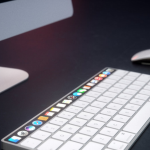 Concepto de teclado Apple pantalla OLED