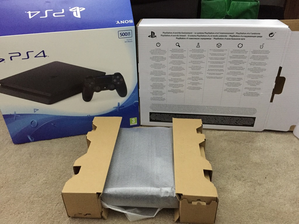 imagini PS4 slim