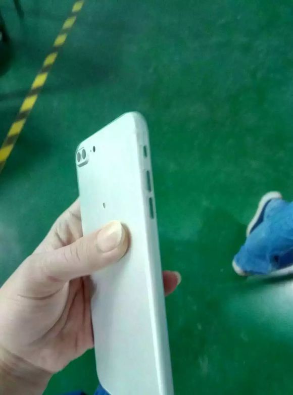 iPhone 7 cover foxconn 1