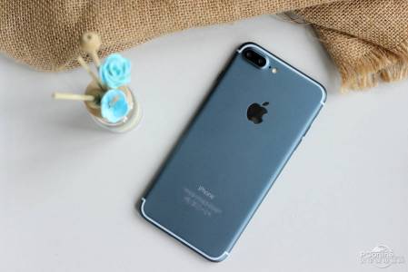 iPhone 7 Plus bleu sur 15