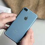 iPhone 7 Plus azul encendido