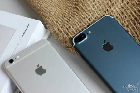 iPhone 7 Plus bleu sur 7