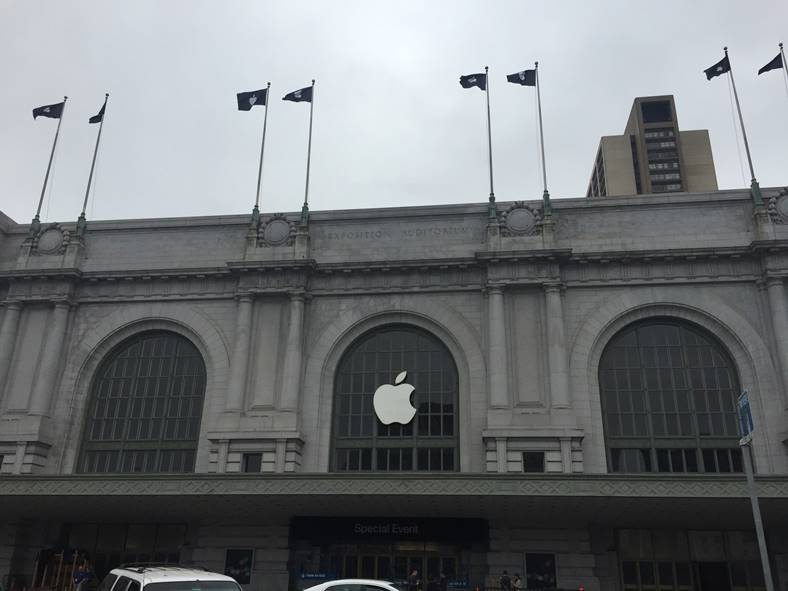 images of the arrangement of the location for the iPhone 7 presentation
