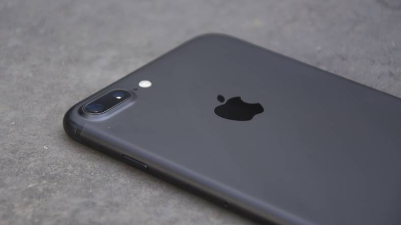 iPhone 7 plus vetter hoesje is vreemd gesneden