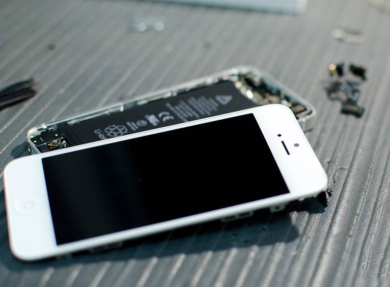 cost reparare iPhone