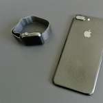 iPhone 7 gitzwart versus Apple Watch Space Black 4