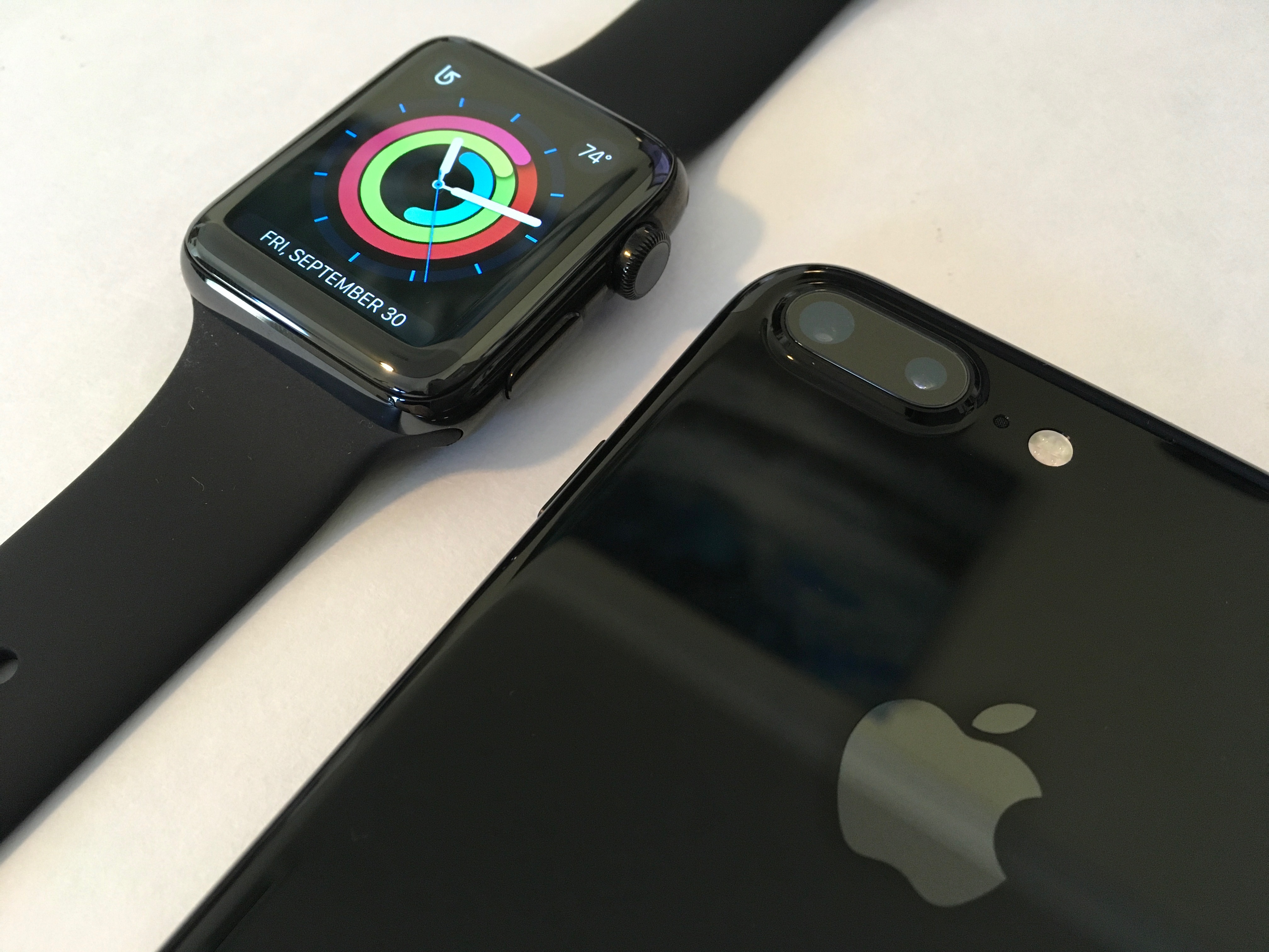 iPhone 7 negro azabache vs Apple Watch negro espacial 7